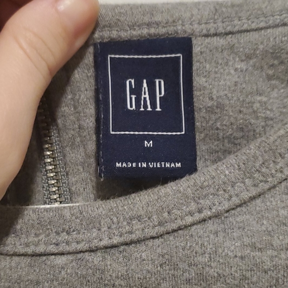 💫 2/$25 • GAP Peplum top - Picture 2 of 3